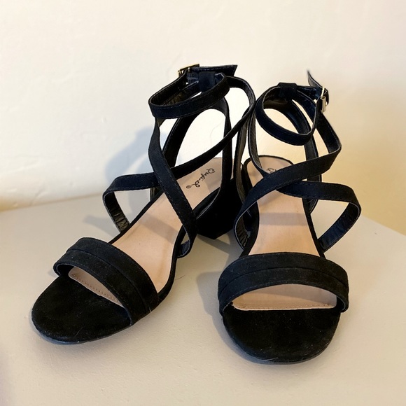 Nanamacs Black Cross Detailed Heels - Picture 1 of 5